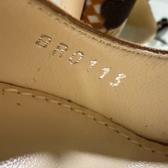 Louis Vuitton Brown & White Checkered Pointed Toe Pumps - Picture 2 of 4